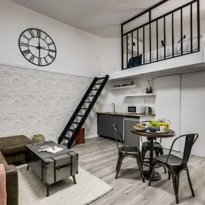 Modern French Studio In Apartment Paris
