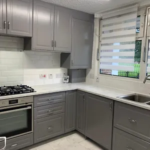 Apartment Luxury 3 Bedroom Flat With Garden, London