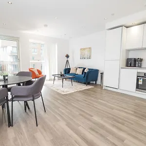 Apartment Escape - Royal Wharf, London