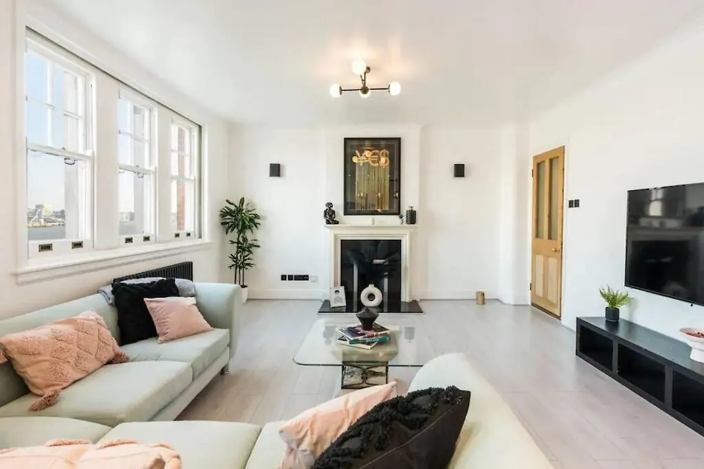 3 X Bedroom Riverside Flat With Hot Tub On Roof Terrace London 0*,