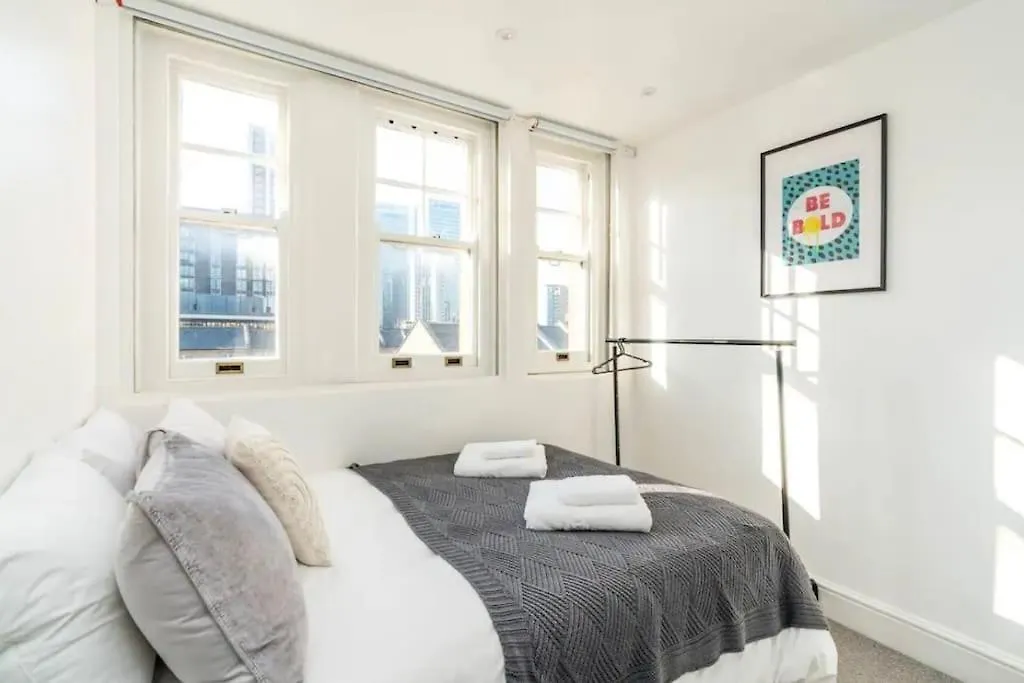 3 X Bedroom Riverside Flat With Hot Tub On Roof Terrace London United Kingdom