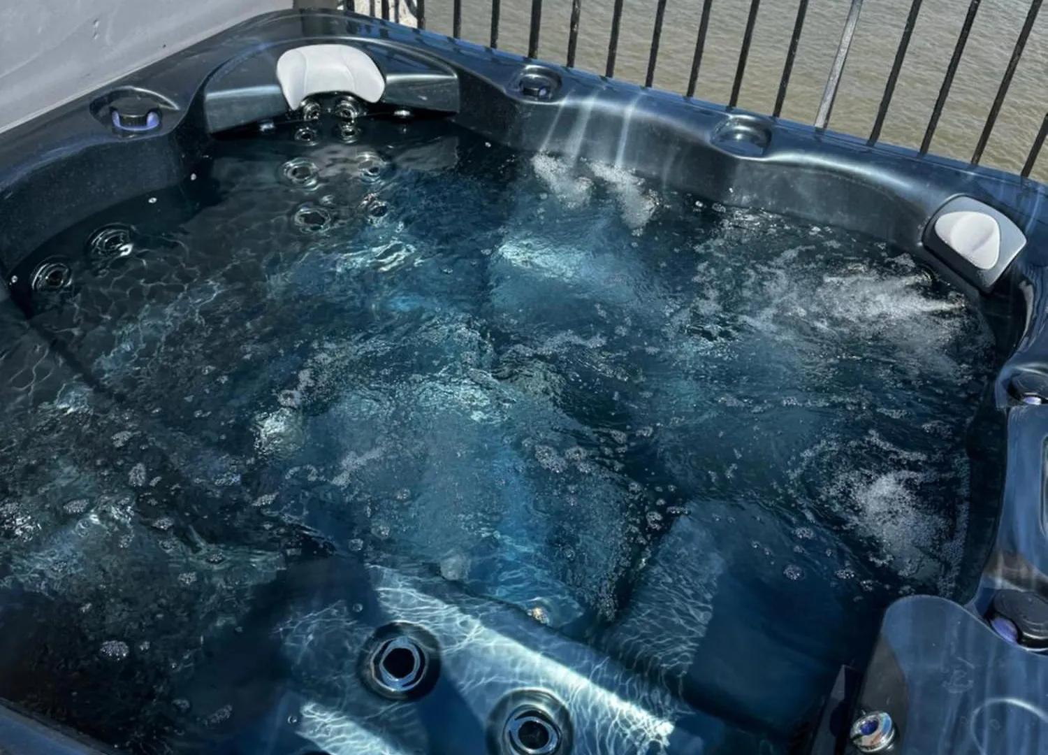 3 X Bedroom Riverside Flat With Hot Tub On Roof Terrace London United Kingdom